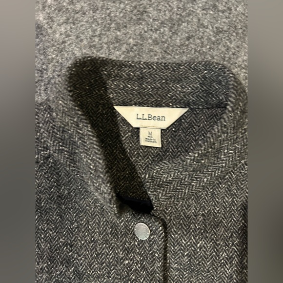 L.L. Bean Women’s Gray Blazer with Black Elbow Patches/ Virgin Wool  item#298211 - Picture 3 of 6